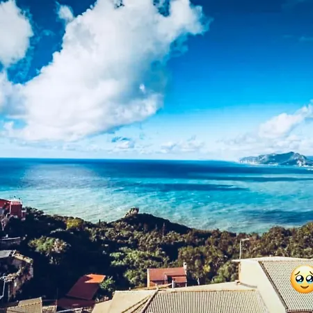 Janos Seaview House 度假居 Pentátion