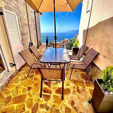 Janos Seaview House 度假居 Pentátion